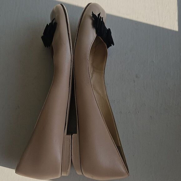 CHANEL Beige Women's Flats with Black Bow - Picture 8 of 12